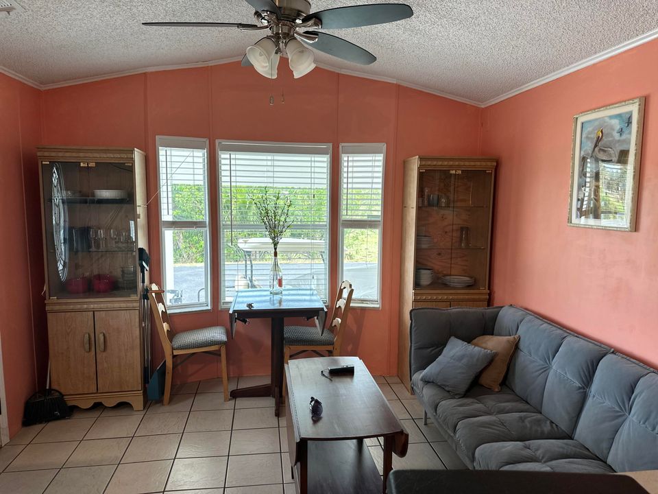 For Sale: $259,000 (2 beds, 2 baths, 850 Square Feet)