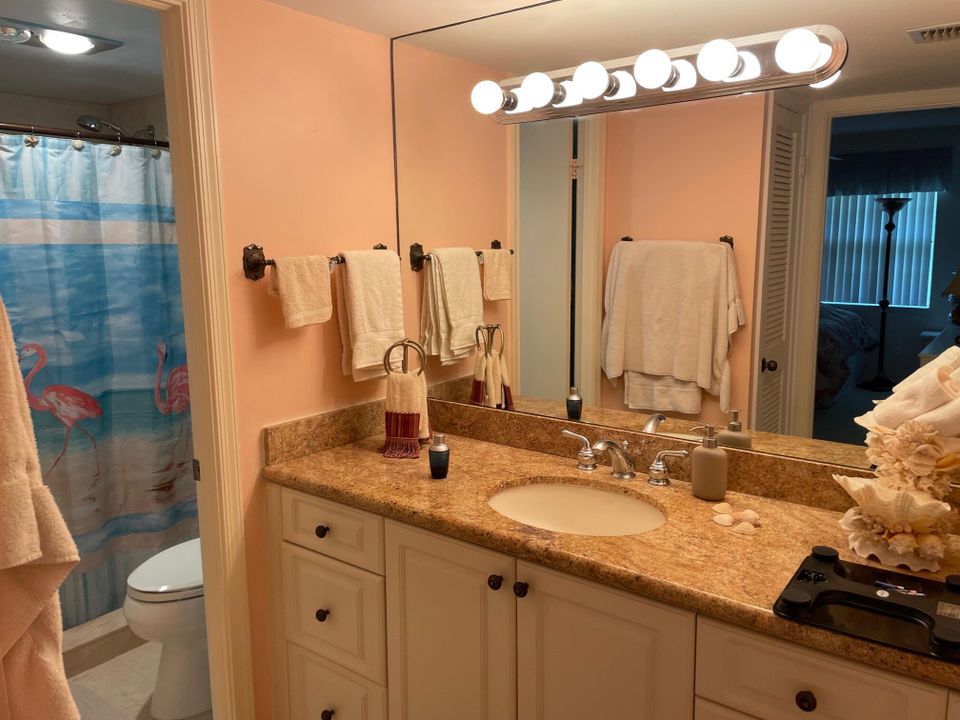 Active With Contract: $3,800 (2 beds, 2 baths, 1190 Square Feet)