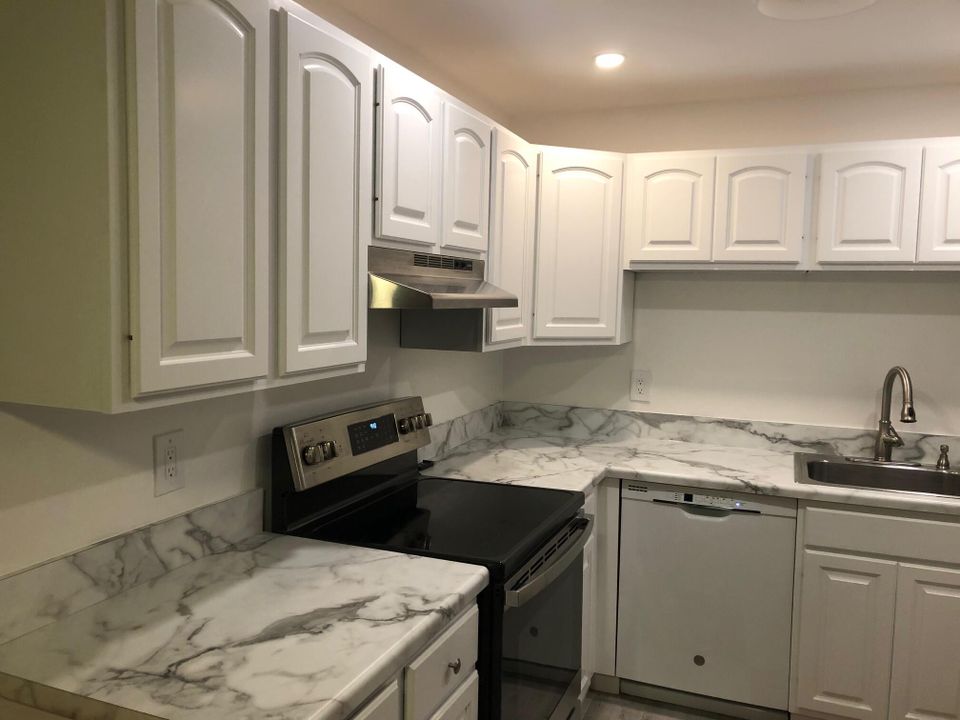 Active With Contract: $1,800 (2 beds, 1 baths, 876 Square Feet)