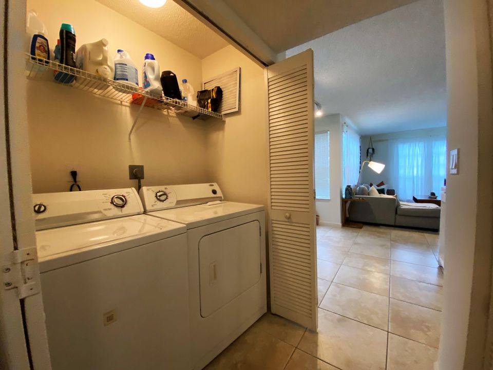 For Rent: $2,600 (2 beds, 2 baths, 948 Square Feet)