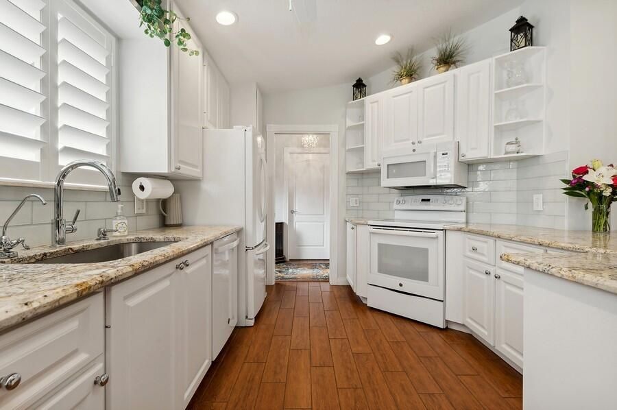 For Sale: $459,900 (2 beds, 2 baths, 1680 Square Feet)