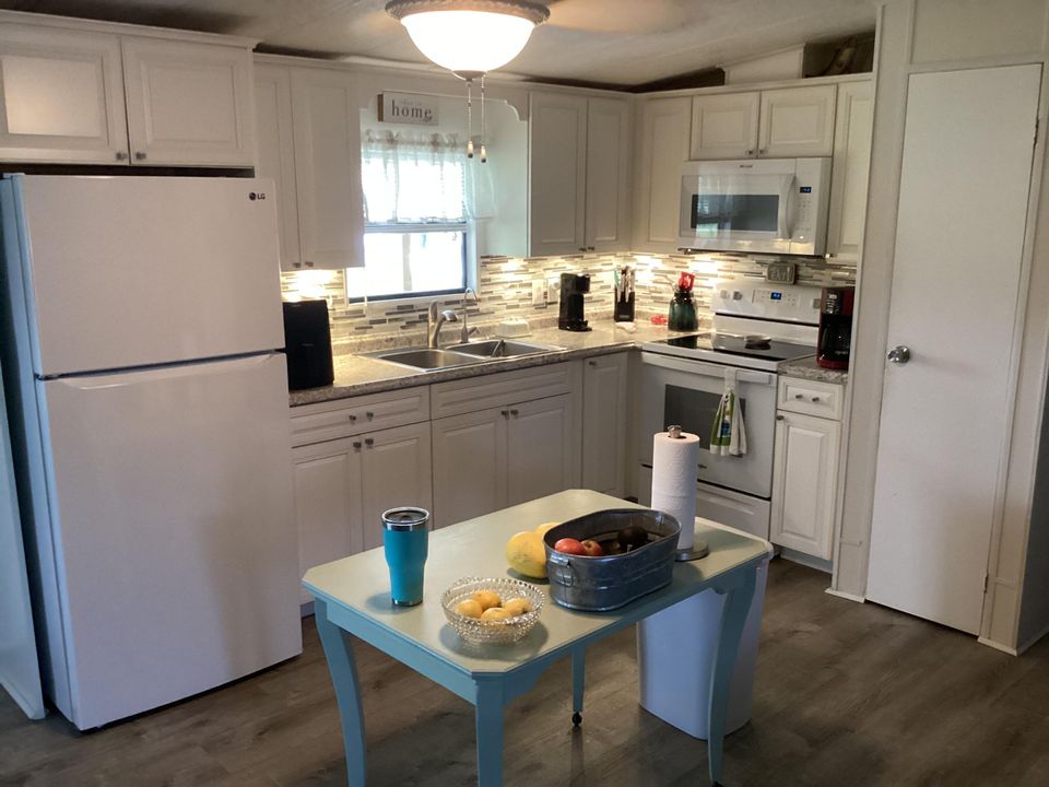 For Sale: $335,000 (2 beds, 2 baths, 2058 Square Feet)