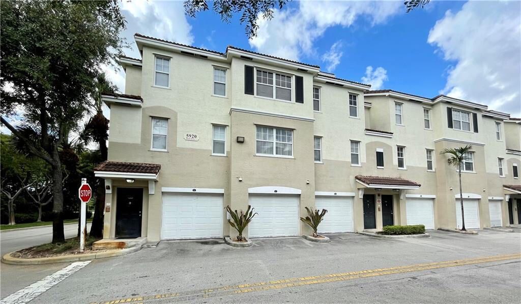 Active With Contract: $2,700 (3 beds, 2 baths, 1315 Square Feet)