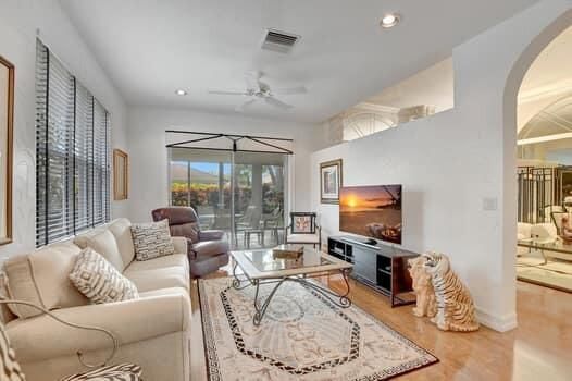 For Sale: $499,900 (3 beds, 2 baths, 2316 Square Feet)