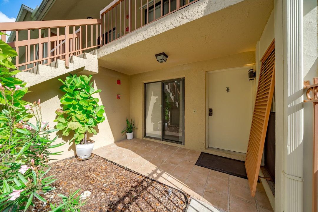 Active With Contract: $2,700 (2 beds, 2 baths, 873 Square Feet)