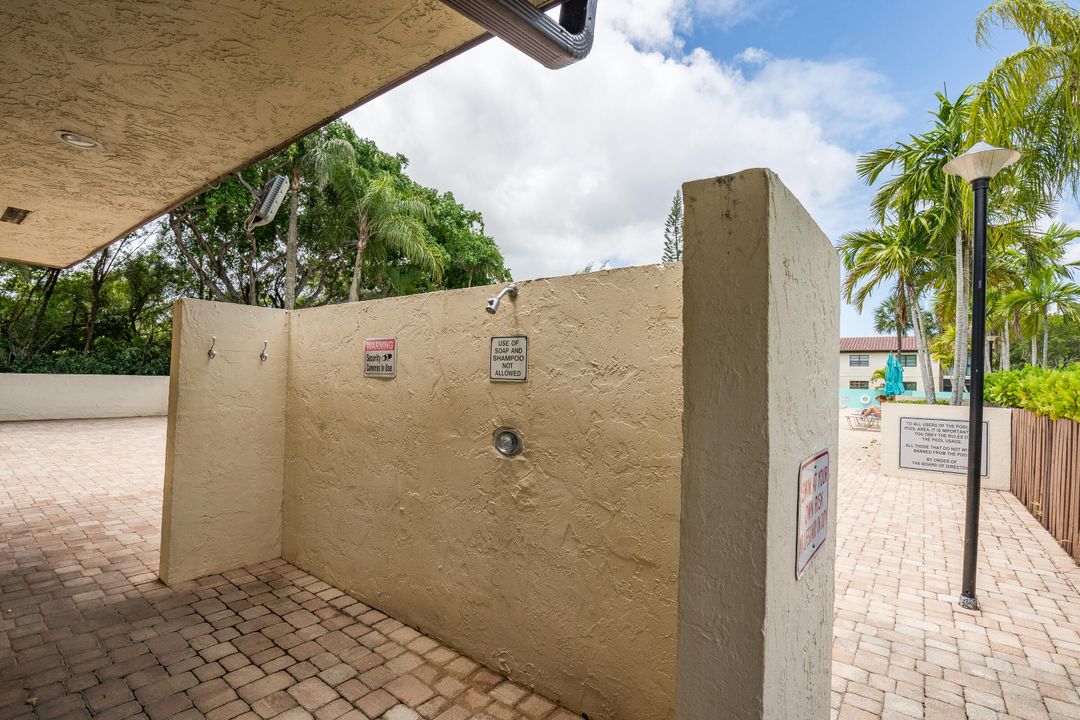 For Sale: $374,900 (2 beds, 2 baths, 1216 Square Feet)