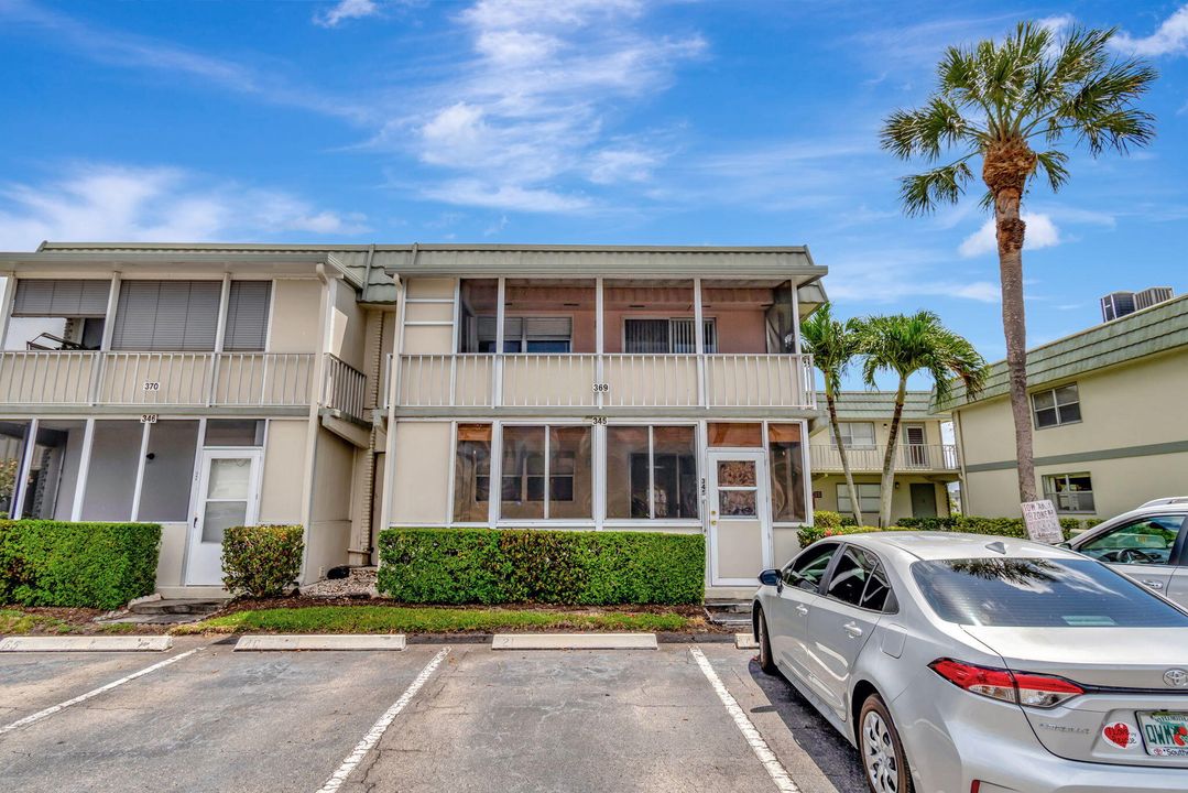 Active With Contract: $1,550 (2 beds, 2 baths, 880 Square Feet)