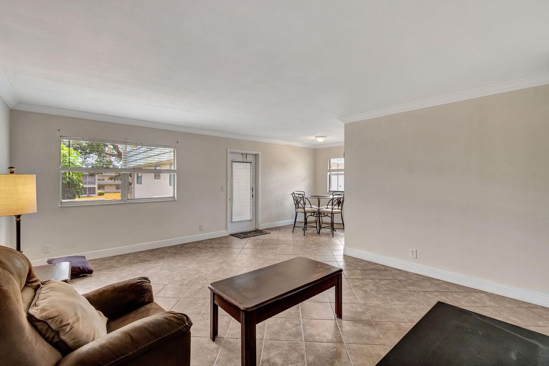 Active With Contract: $1,550 (2 beds, 2 baths, 880 Square Feet)