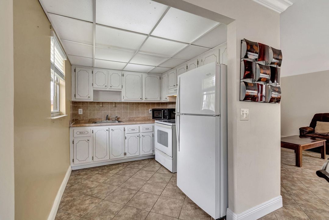 Active With Contract: $1,550 (2 beds, 2 baths, 880 Square Feet)