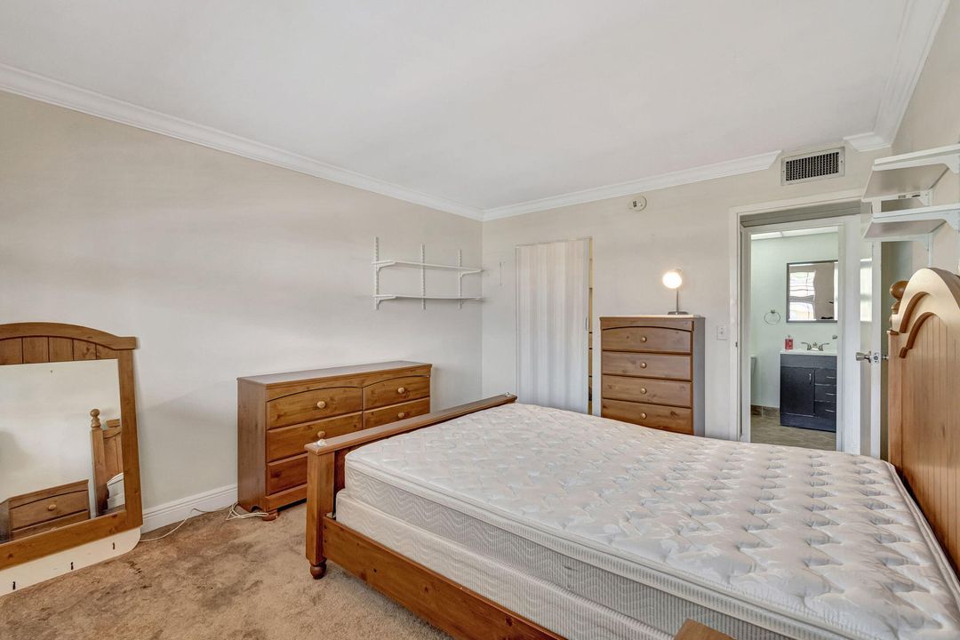 Active With Contract: $1,550 (2 beds, 2 baths, 880 Square Feet)