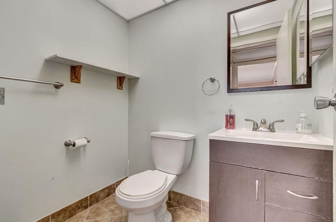 Active With Contract: $1,550 (2 beds, 2 baths, 880 Square Feet)