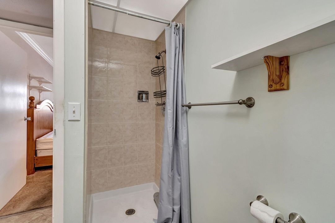 Active With Contract: $1,550 (2 beds, 2 baths, 880 Square Feet)