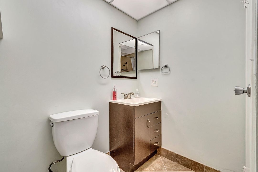 Active With Contract: $1,550 (2 beds, 2 baths, 880 Square Feet)