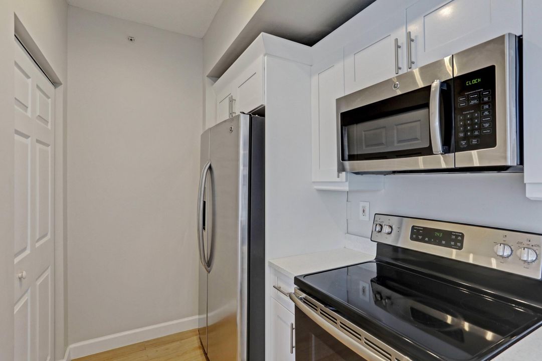 For Sale: $699,000 (2 beds, 2 baths, 1066 Square Feet)