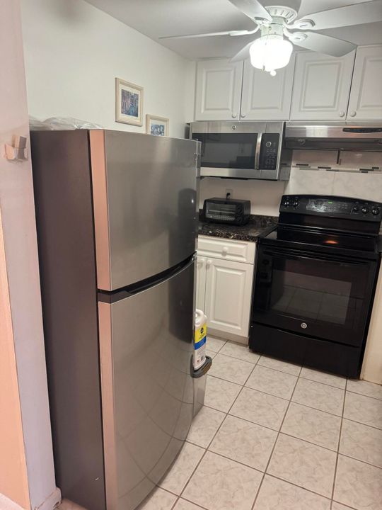 For Sale: $89,900 (1 beds, 1 baths, 570 Square Feet)
