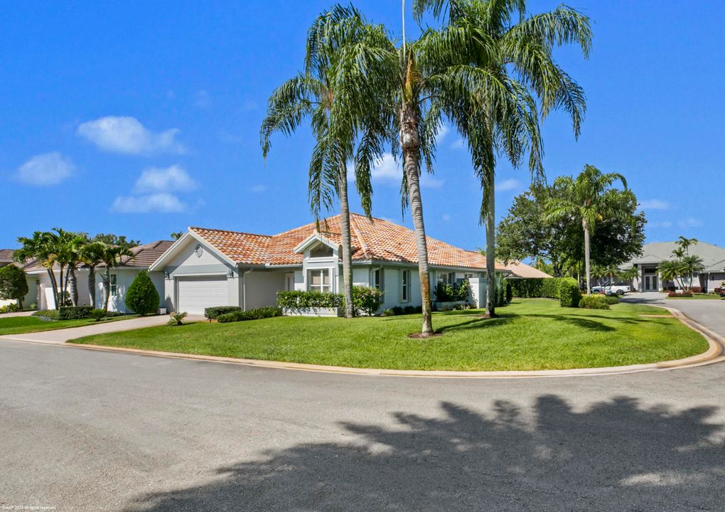 For Sale: $890,000 (3 beds, 3 baths, 2229 Square Feet)