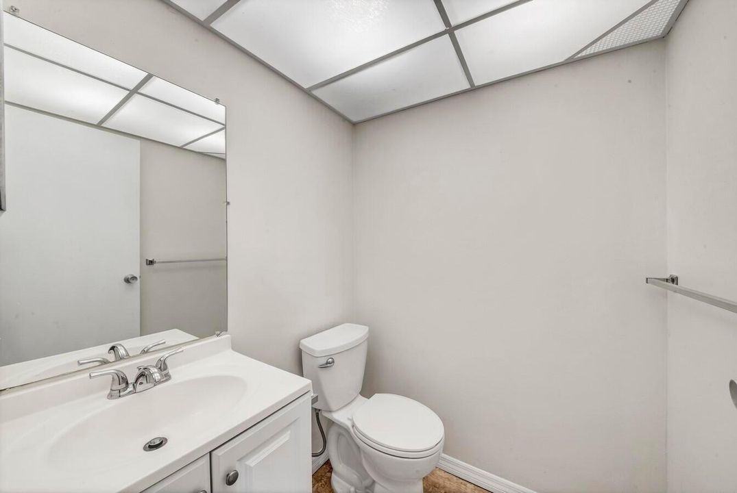 待售: $115,000 (1 贝兹, 1 浴室, 720 平方英尺)