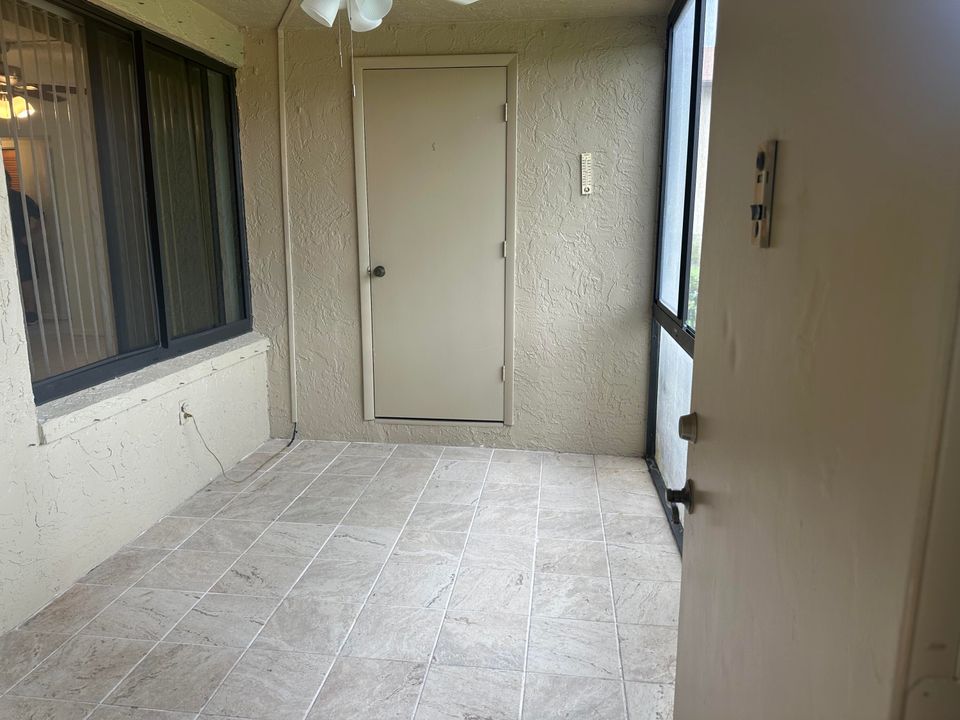 For Sale: $244,900 (2 beds, 2 baths, 1115 Square Feet)