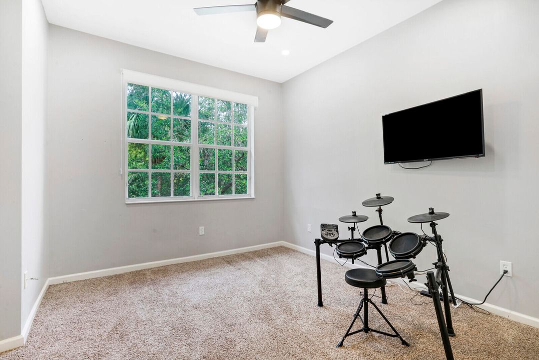 Active With Contract: $427,000 (2 beds, 2 baths, 1620 Square Feet)
