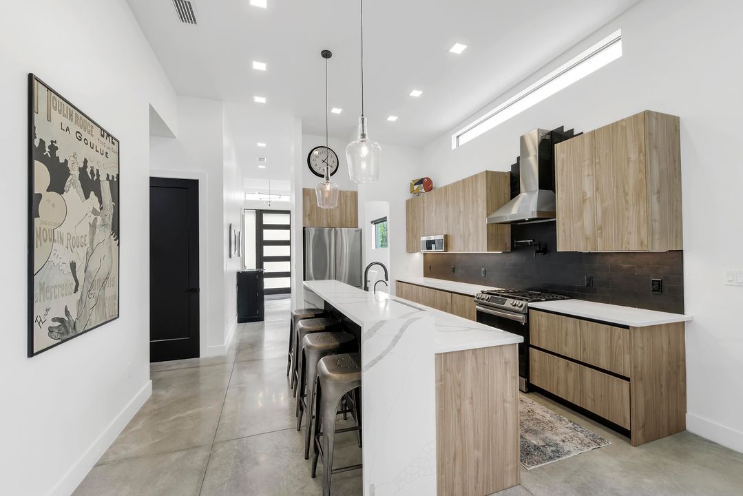 For Sale: $1,295,000 (2 beds, 2 baths, 1534 Square Feet)