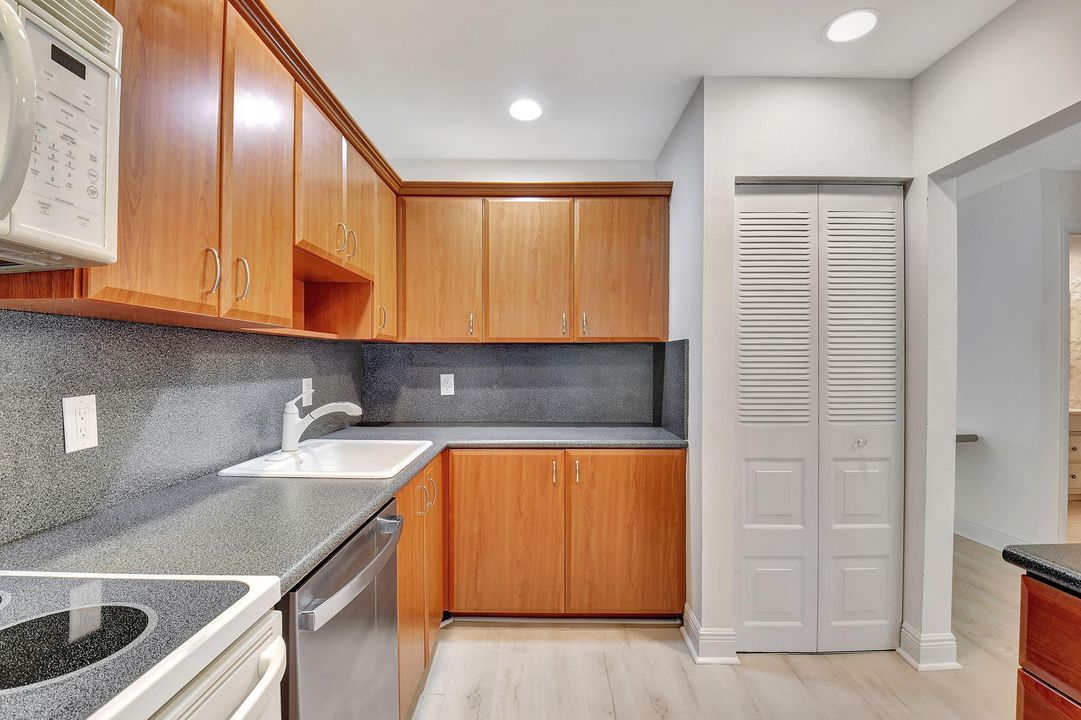 For Sale: $99,000 (3 beds, 2 baths, 1617 Square Feet)