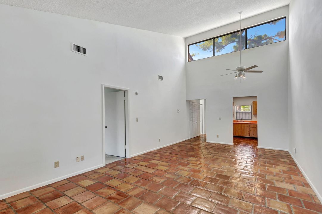 Active With Contract: $305,000 (3 beds, 2 baths, 1268 Square Feet)