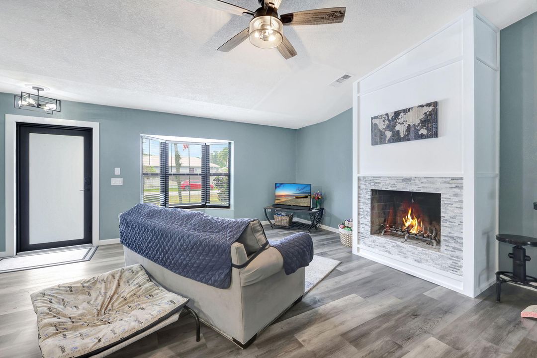 Active With Contract: $369,900 (2 beds, 2 baths, 1576 Square Feet)