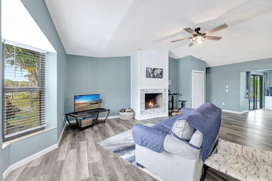 Active With Contract: $369,900 (2 beds, 2 baths, 1576 Square Feet)