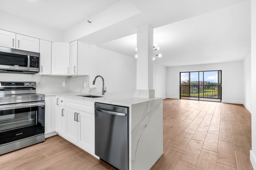 Active With Contract: $325,000 (2 beds, 2 baths, 1230 Square Feet)