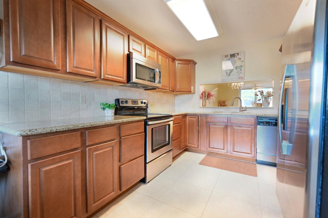 For Sale: $250,000 (2 beds, 2 baths, 1348 Square Feet)