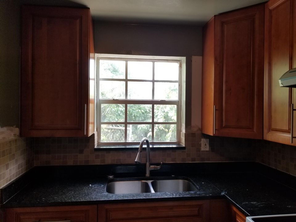 For Rent: $2,600 (3 beds, 2 baths, 1124 Square Feet)