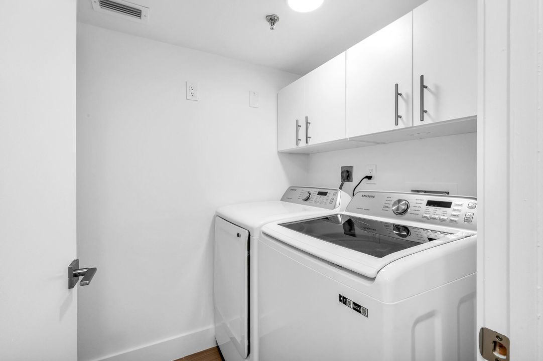 For Sale: $330,000 (2 beds, 2 baths, 1230 Square Feet)