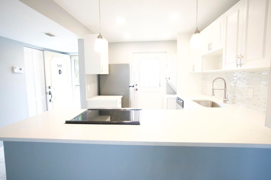 Active With Contract: $2,200 (2 beds, 2 baths, 1050 Square Feet)