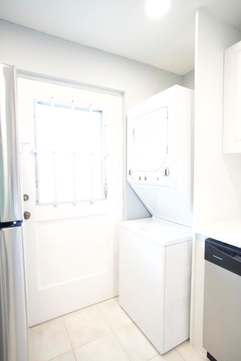 Active With Contract: $2,200 (2 beds, 2 baths, 1050 Square Feet)