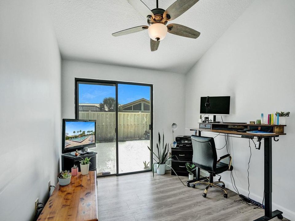 For Sale: $435,000 (3 beds, 2 baths, 1276 Square Feet)