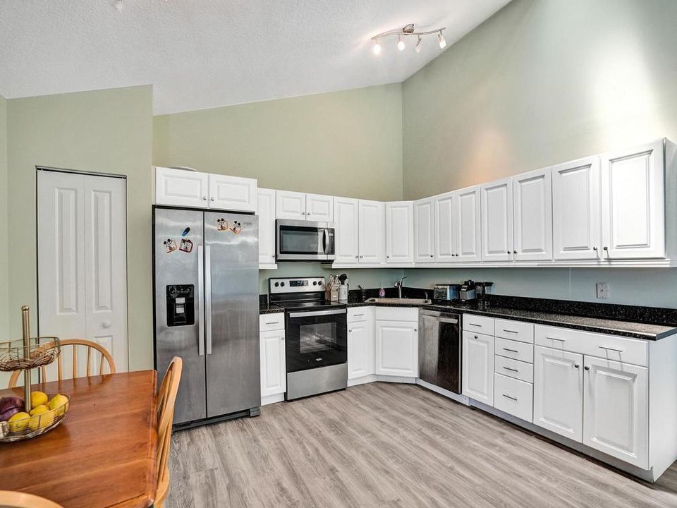 For Sale: $435,000 (3 beds, 2 baths, 1276 Square Feet)