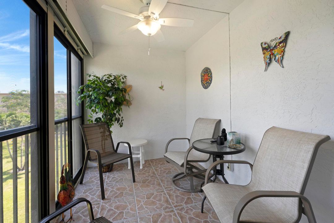 For Sale: $229,000 (2 beds, 2 baths, 990 Square Feet)