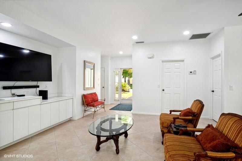 Active With Contract: $2,600 (3 beds, 2 baths, 1645 Square Feet)