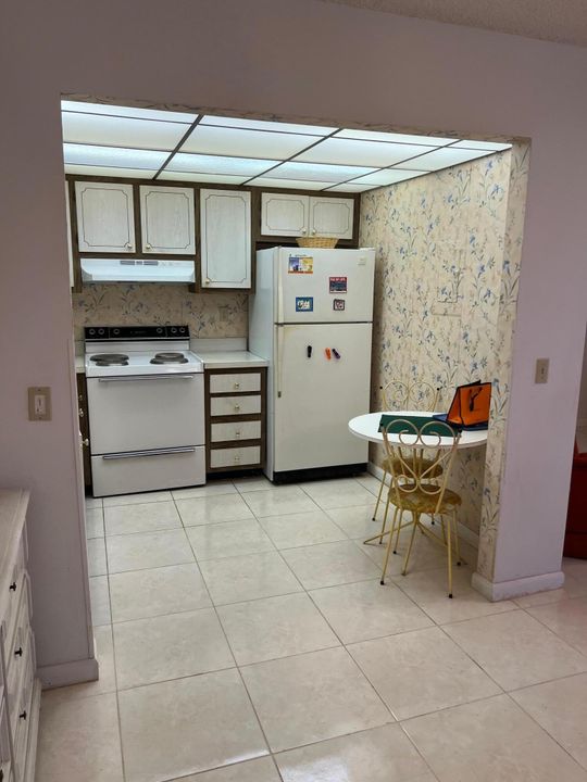 For Sale: $99,000 (1 beds, 1 baths, 760 Square Feet)