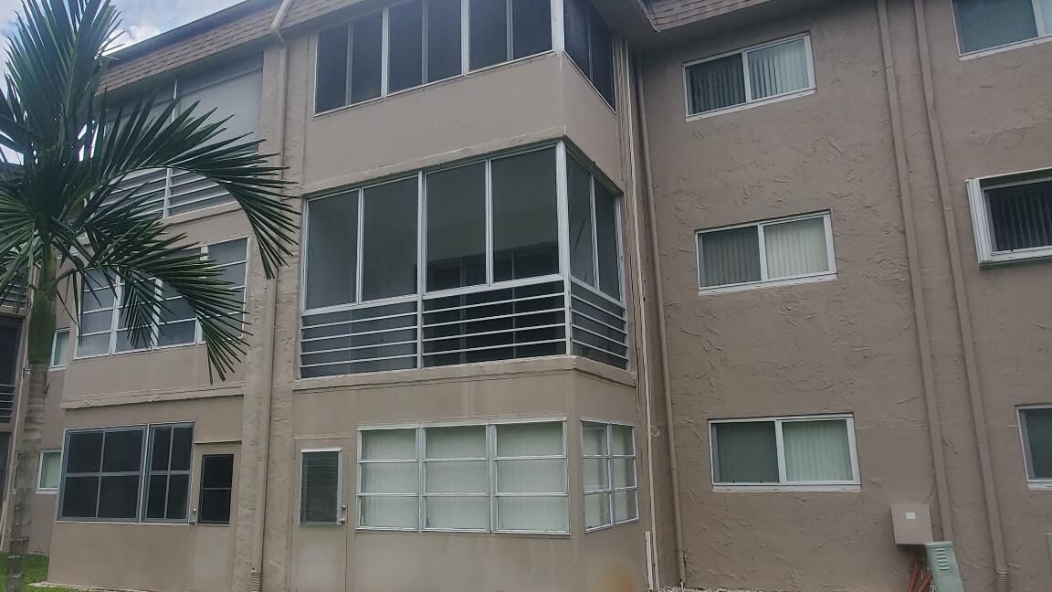For Sale: $130,000 (1 beds, 1 baths, 705 Square Feet)