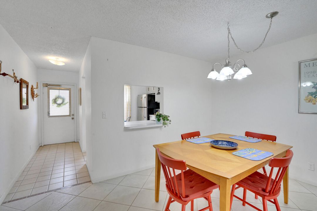 For Sale: $160,000 (2 beds, 2 baths, 941 Square Feet)