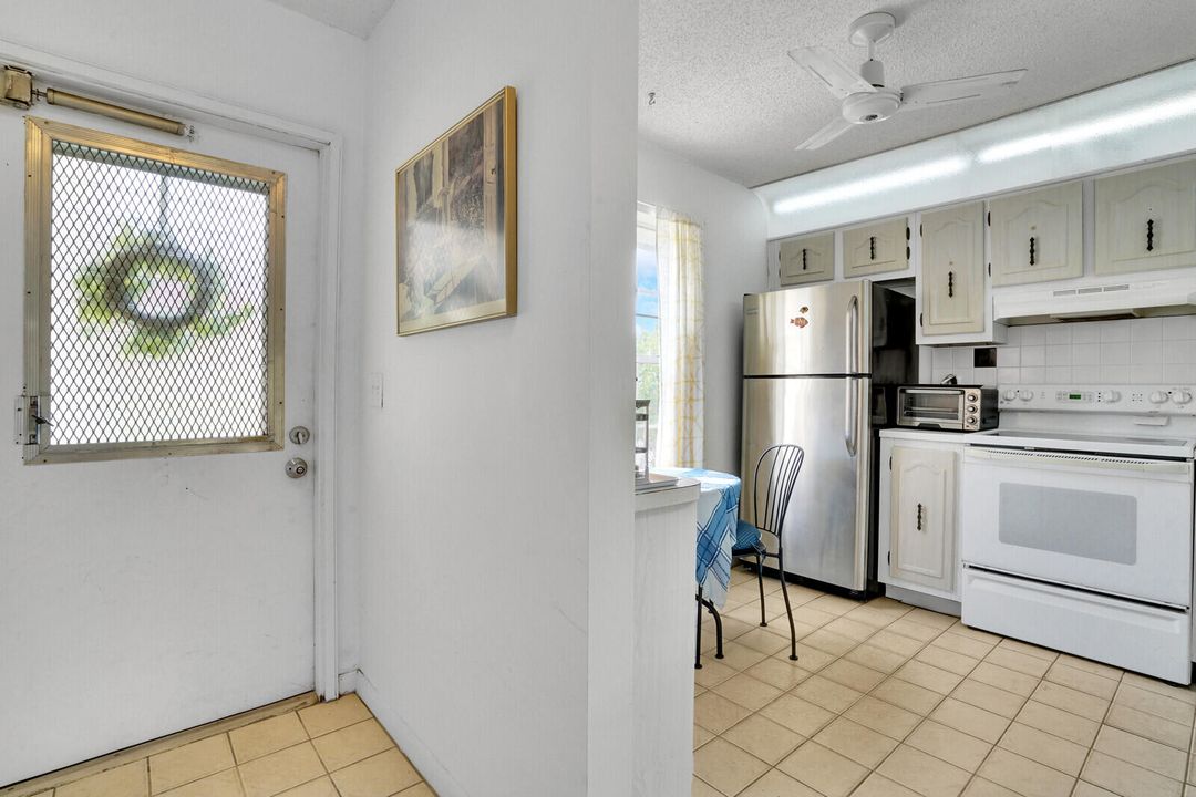 For Sale: $160,000 (2 beds, 2 baths, 941 Square Feet)
