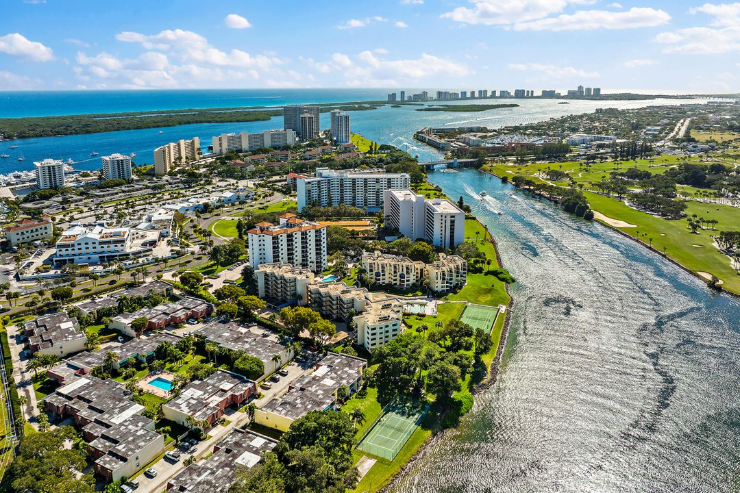 For Sale: $979,900 (3 beds, 2 baths, 1978 Square Feet)