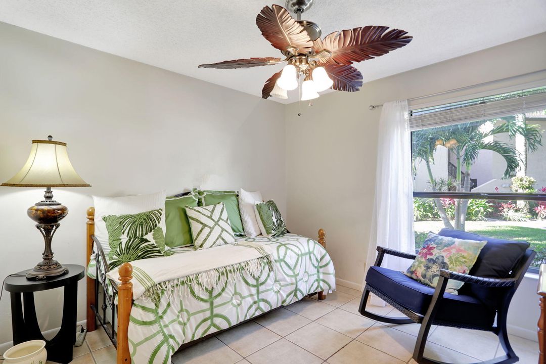Active With Contract: $285,000 (3 beds, 2 baths, 1093 Square Feet)