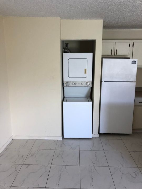 Active With Contract: $1,500 (1 beds, 1 baths, 551 Square Feet)