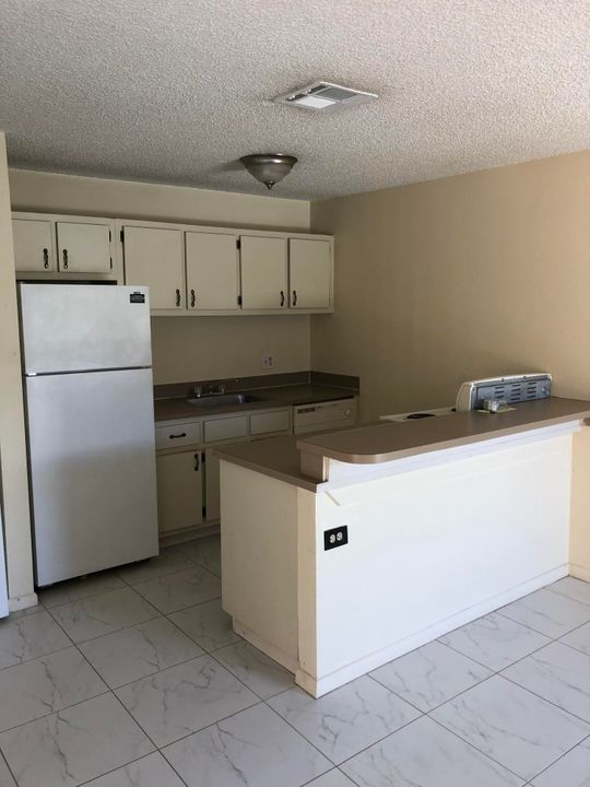 Active With Contract: $1,500 (1 beds, 1 baths, 551 Square Feet)