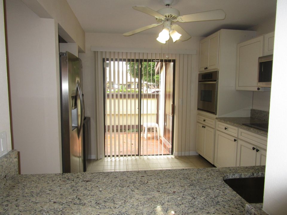 For Sale: $279,000 (2 beds, 2 baths, 1120 Square Feet)