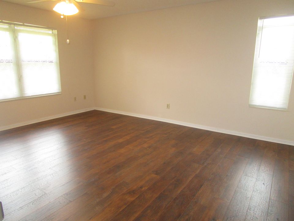 For Sale: $279,000 (2 beds, 2 baths, 1120 Square Feet)
