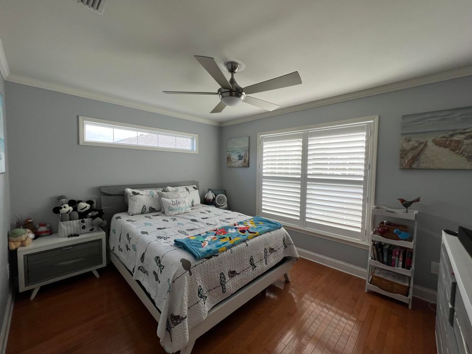 Active With Contract: $2,100 (3 beds, 2 baths, 1232 Square Feet)