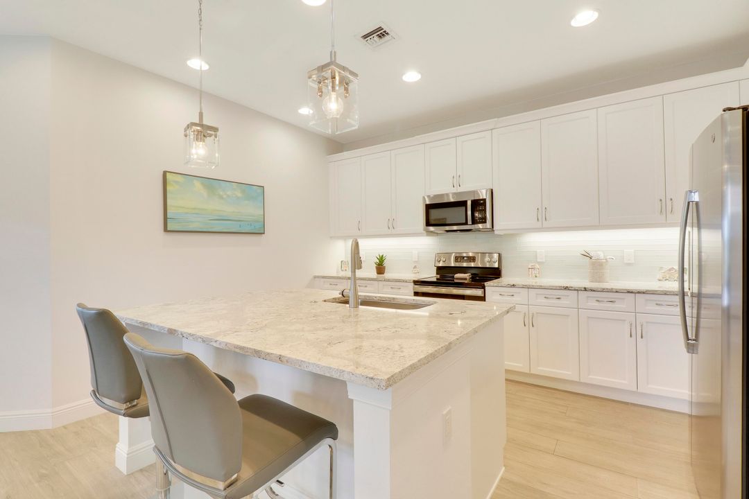 For Sale: $459,900 (2 beds, 2 baths, 1620 Square Feet)